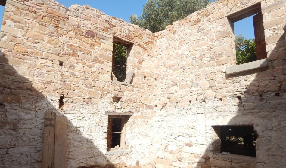 Το ερειπωμένο αρχοντικό Σκαναβή στον Κάμπο της Χίου, όπως έχει καταγραφεί στην ιστοσελίδα ΠΑΡΑΜΕΘΟΡΙΟΣ